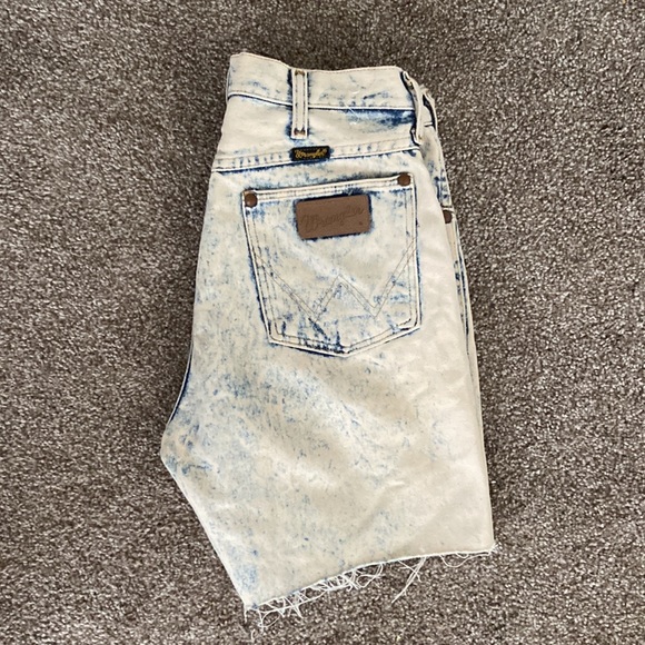 Acid Washed Wrangler Shorts - Picture 2 of 3